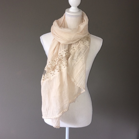 Accessories - Cream Lace scarf NWOT